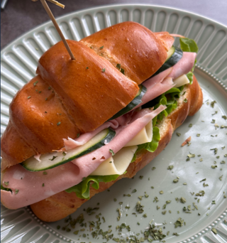 Sendvič sa mortadelom 230gr