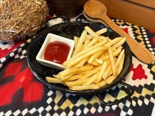 Картопля фрі з кетчупом