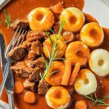 Kluski Śląskie z Gulaszem w zestawie