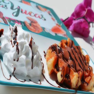 Gofres Con Chocolate Con Sirope Y Nata