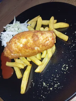 Otkošteni batak 2komada,prilog,salata,pecivo