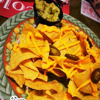 Nachos Con Queso Fundido Y Guacamole