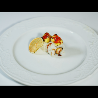 831.uramaki de gambas fritas con mango (8uds)