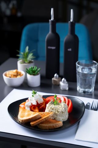 Salată de vinete cu ardei copți