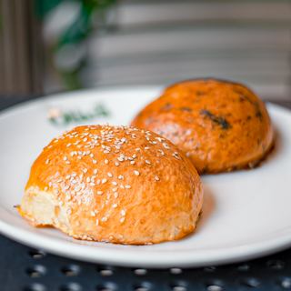 Wheat bun with sesame / ფუნთუშები სეზამით