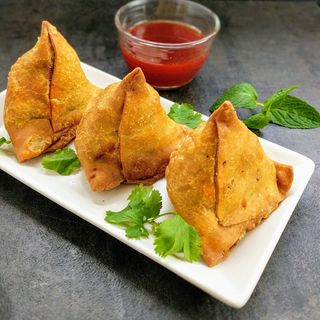 Samosa (Mild spicy) + Tamarind Chutney - VEGAN