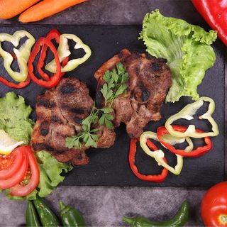 Свинска вратна пържола (200г), на тиган