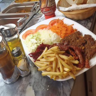 Plato Combinado De Carne Picada