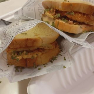 Torikatsu tamago sando 