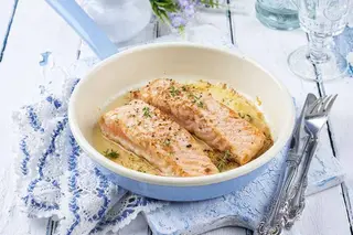 File de Somon la cuptor cu ierburi aromatice