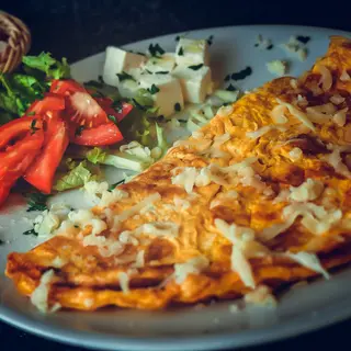 Omlet sa sirom i šunkom