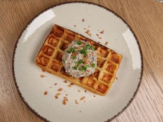 Форшмак грибний с оселедцем Матіас на картопляній вафлі (100/150g)