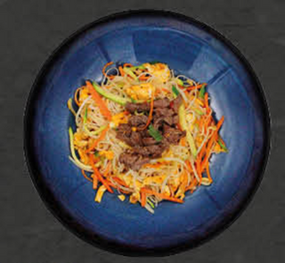 Spaghetti di riso con manzo