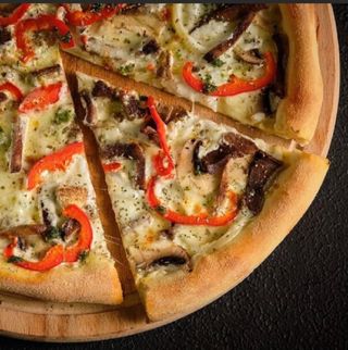 Піца з Телятиною 30см / 0,680 гр