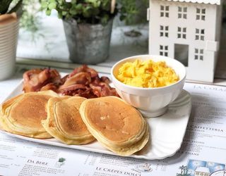 PANCAKES CON UOVA E BACON