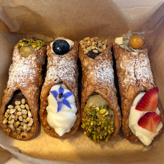 Caja de cannoli variados 4 unidades 