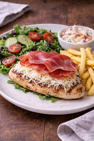 Pechuga de pollo con parmesano y jamón serrano