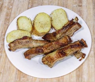 Costillas De Cerdo Con Patatas (3 Uds.)