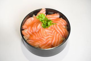 Chirashi sake don