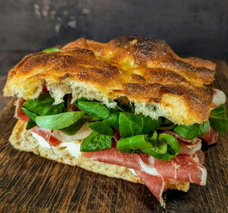 Foccacia De Sándwich De Jamón Serrano