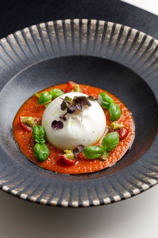 Burrata cu sos neapol