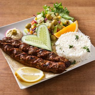 Plato De Adana Kebab