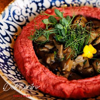 Vegeterian Delight ( Tocanita de hribi si piure de naut cu sfecla rosie )