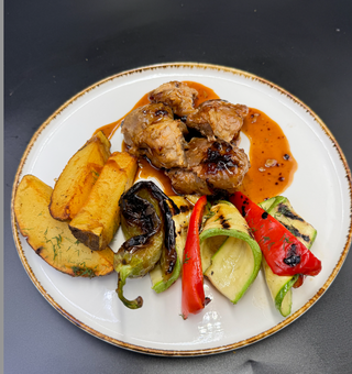 Свински джолан на пещ с гриловани зеленчуци  (500г)