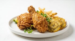 Pollo Frito Con Tostones