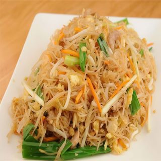 26 tallarines fritos a las tres delicias