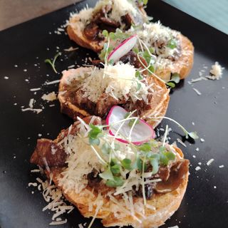 Bruschete cu muschi de vita si ciuperci 400g