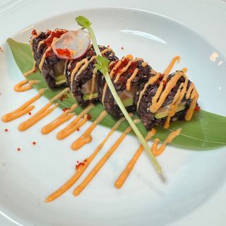 147. Black spicy sake roll - 8 pezzi