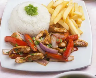 Lomo Saltado De Pollo