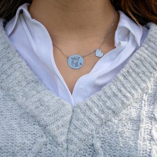 Colar Mulher Rainha Santa Isabel Prateada