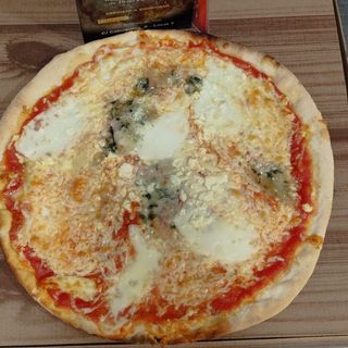 Pizza 4 Quesos (Mediana)