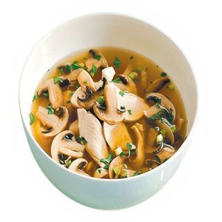 15. Sopa De Pollo Con Champiñón