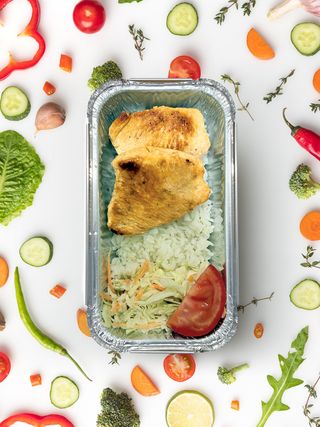 Медальоны из индейки с гарниром