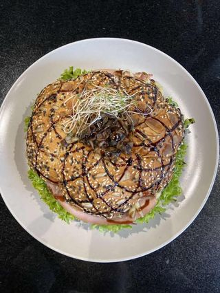 Bajgiel prosciutto cotto i pieczarki