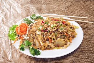 შუშა ატრია ბოსტნეულით, კვერცხით და ღორის ხორცით