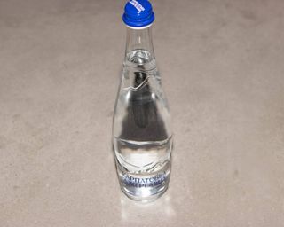 Вода Карпатська джерельна сл/г  0,5 л скло