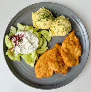 Filecik drobiowy z puree ziemniaczanym i mizerią