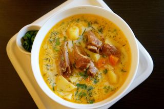 Ciorba de cartofi cu afumatura mare