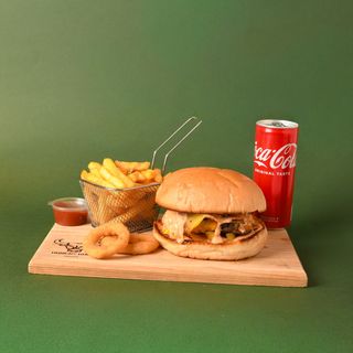 New Chicago burger, pomfrit i Coca-Cola