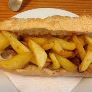 Bocadillo De Carne Al Roquefort