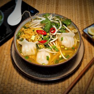 Zupa Tajska z pierozkami krewetkowymi Ha Cao