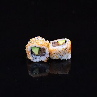 111. Uramaki Atún, Aguacate Y Picante (8 Uds.)