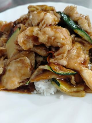 Riso con verdure miste e pollo