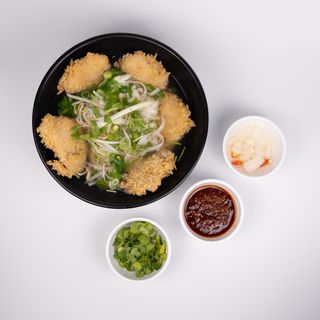 Zupa Pho z kurczakiem chrupiącym