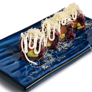 107.Uramaki De Arroz Negro Con Aguacate Y Mayonesa (8 Uds.)