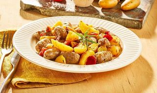 CAPRICCI DI SALSICCIA CON PATATE E PEPER  (15398)